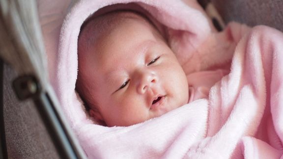 Jangan Sembarangan Moms! 2 Bagian Tubuh Bayi Ini Tak Boleh Dipijat, Bisa Fatal Lho