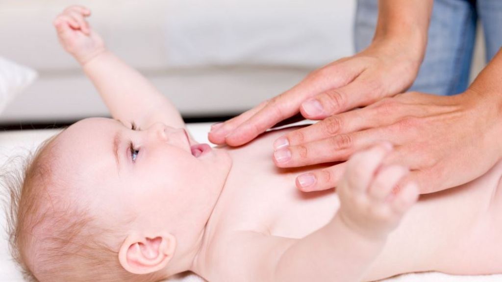 Perhatikan Hal Ini Sebelum Gunakan Minyak Telon untuk Bayi, Bisa Berakibat Fatal Lho Moms!