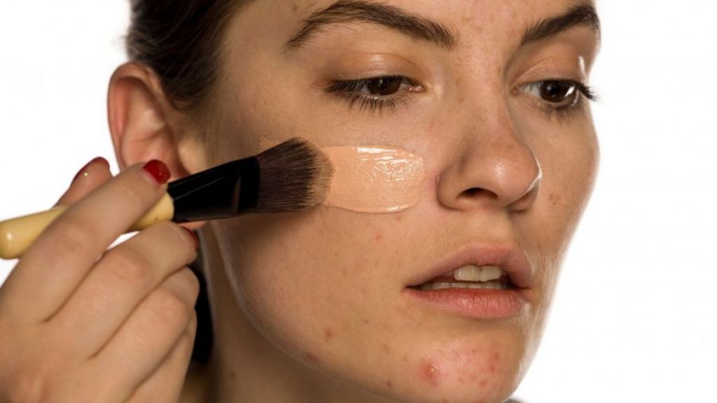 Tips Makeup untuk Tutupi Bekas Jerawat yang Bandel ala MUA Franky Wu, Lebaran Jadi Makin Cantik!