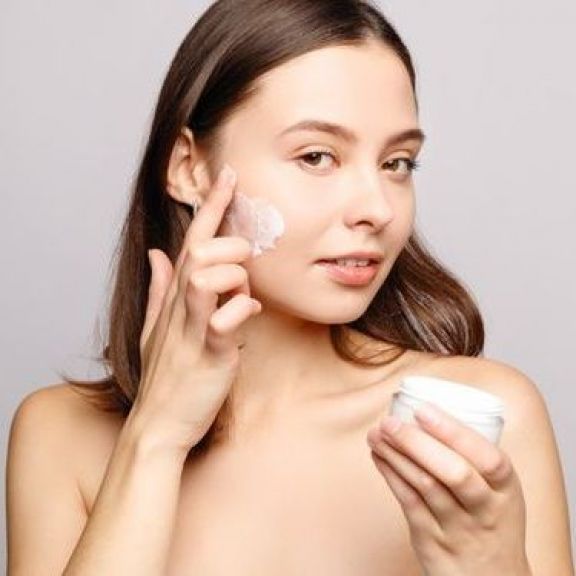 Ternyata Kandungan Retinol dan Niacinamide Bisa Atasi Penuaan Dini Nih Beauty, Begini Kata Pakar, Yuk Simak!