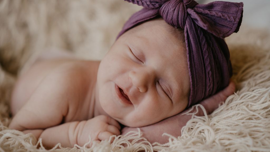 Hidupnya Dijamin Anti Sedih! Ini 25 Nama Bayi Bermakna Ceria, Si Kecil Pasti Bahagia!