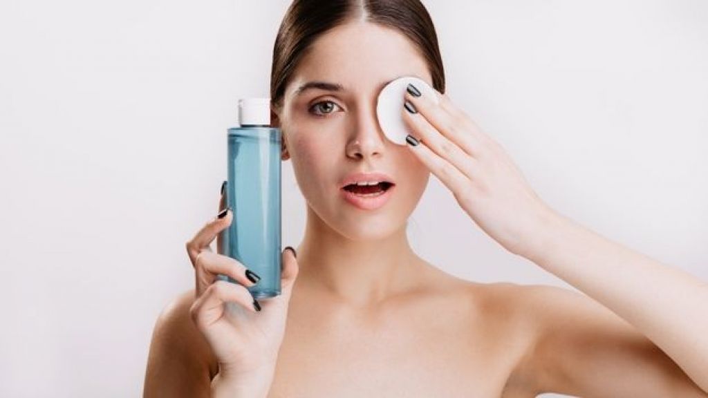 Ampuh Bikin Wajah Glowing, Ini 11 Urutan Skincare yang Bisa Dicoba!