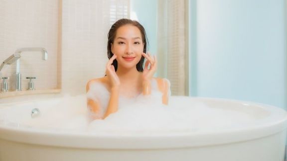Gak Cuma Lembapkan Kulit, Ini 3 Rekomendasi Body Wash yang Bisa Redakan Eksim di Badan! Cuss Langsung Check Out Beauty!