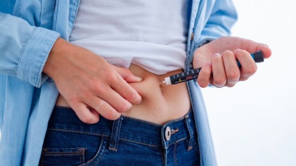Gak Asal Suntik! Ini Titik yang Tepat untuk Suntik Insulin Bagi Penderita Diabetes Moms