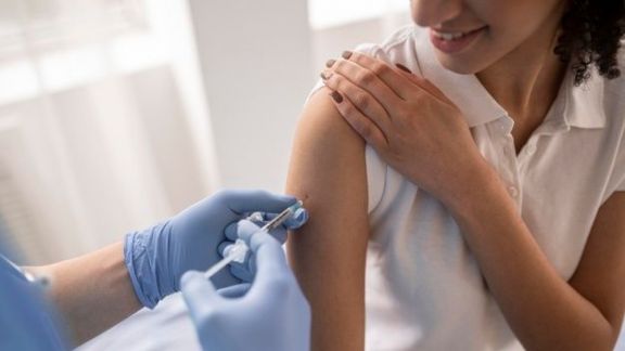 Bolehkah berhubungan intim setelah vaksin? Begini Saran Ahli
