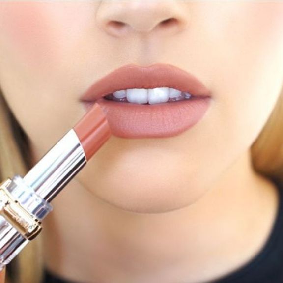 3 Tips Unggulan Pilih Shades Lipstick yang Cocok, Bikin Wajah Makin Cerah dan Percaya Diri Seharian!