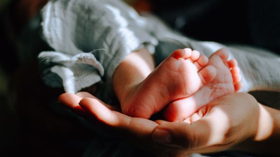 20 Nama Bayi Laki-laki Modern Katolik yang Penuh Makna, Jarang Dipakai dan Unik Banget Moms!