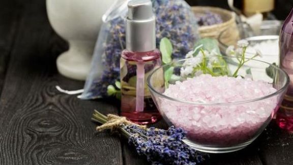 Punya Sejuta Manfaat, Ini Pentingnya Minyak Essensial Lavender bagi Kesehatan Wanita! Catat Beauty