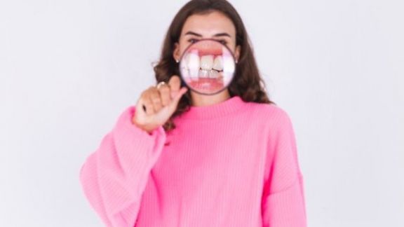 5 Racikan Bahan Alami yang Ampuh Merontokan Karang Gigi Membandel dan Sudah Mengeras, Bye Bye Mulut Bau!