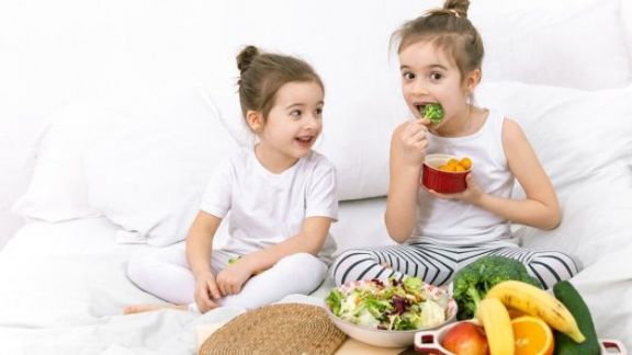 5 Gejala Kanker Mulut pada Si Kecil, Pastikan Konsumsi Sayurannya Tercukupi Ya Moms!