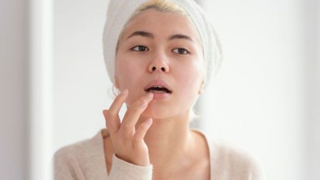 Mengenal Perbedaan Antara Lip Balm, Lip Serum, dan Lip Mask: Mana yang Lebih Baik untuk Kesehatan Bibir?