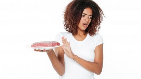 Waspada Kolesterol Mendadak Kumat Gegara Makan Daging Kurban Berlebihan, Ini Daftar Makanan yang Harus Dikonsumsi!