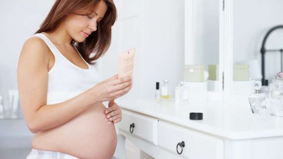 5 Kandungan Skincare yang Wajib Dihindari Ibu Hamil, Bahaya Bagi Janin Moms