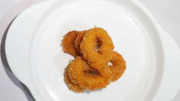Cara Bikin Cumi Tepung Krispi Kesukaan Si Kecil, Teksturnya Krenyes-Krenyes Banget!