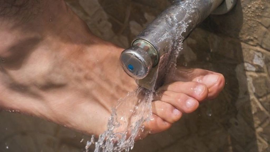 8 Cara Mudah Atasi Bau Kaki, Dijamin Gak Akan Minder Lagi Pas Buka Sepatu!