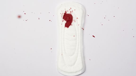Anak di Bawah 10 Tahun Alami Menstruasi Dini? Dampaknya Serem Banget, Moms!