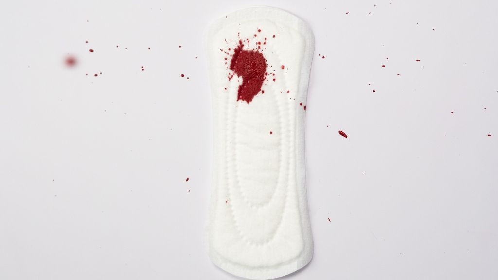 Jangan Panik Dulu! Ini Alasan Kenapa Warna Darah Menstruasi Hitam