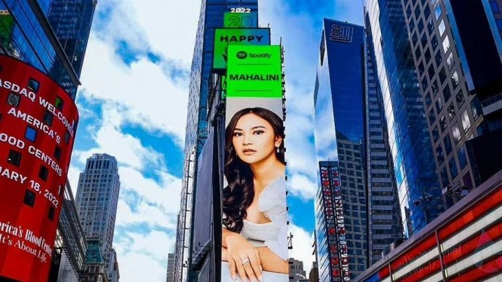 Wajah Terpampang di Billboard New Yorks Times Square, Mahalini: Why Me?