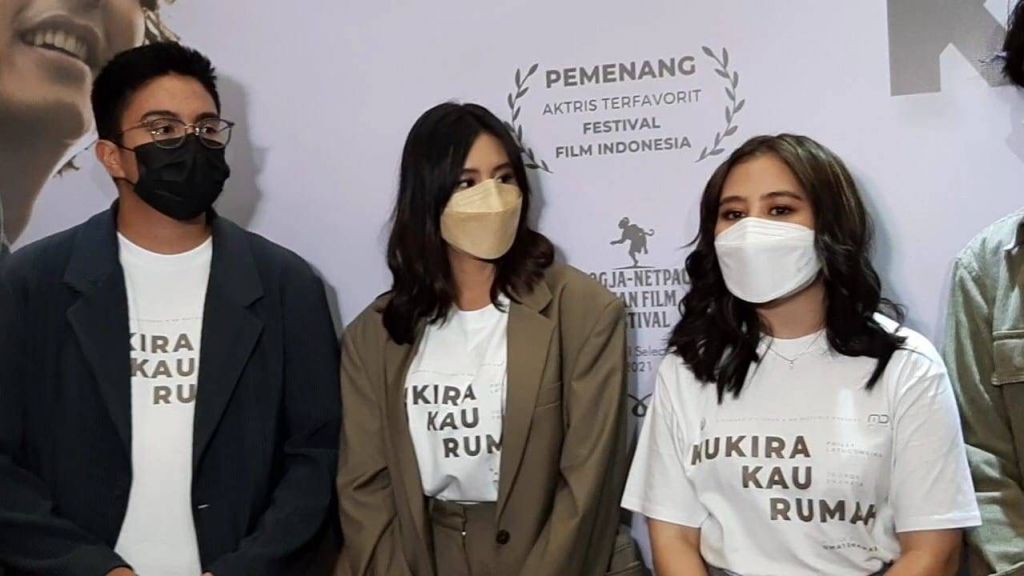 Tak Hanya Ikut Jadi Pemain, Prilly Latuconsina Juga Debut Jadi Produser dalam Film Kukira Kau Rumah