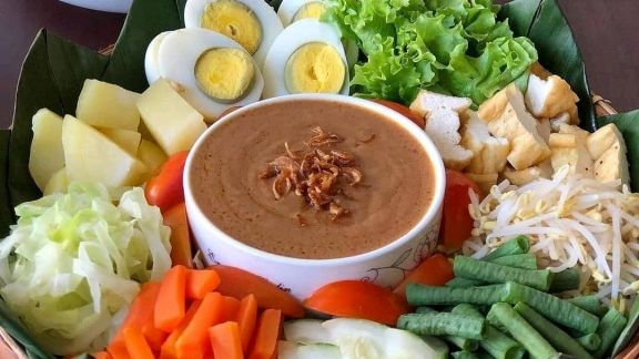 Bisa Jadi Ide Makan Siang Sehat, Ini Gado-gado alias Salad Orang Indonesia yang Jadi Kudapan Favorit!
