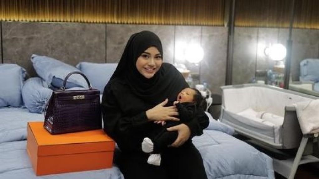 ASI Baby Ameena Lancar, Aurel Hermansyah Menangis dapat Kejutan Hadiah Tas Rp 1,4 Miliar dari Atta Halilintar