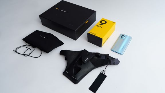 Kolaborasi dengan HELIOT EMIL, Realme Luncurkan Tas Smarthphone Gaya Hypebeast yang Mejeng di Paris Fashion Week 2022