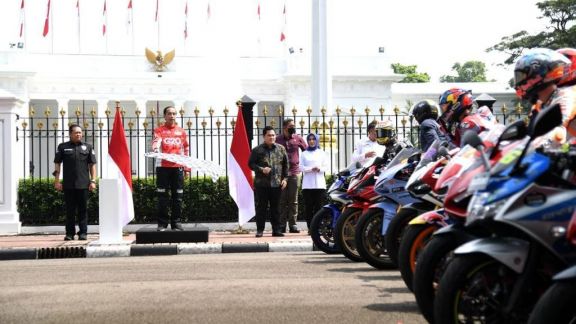 Penggemar Berat Moto GP, Joko Widodo Hadir Parade Lepas Pembalap di Pertamina Grand Prix of Indonesia