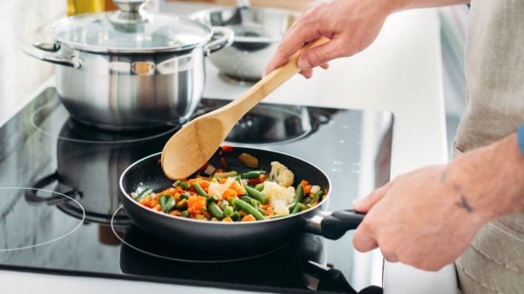 Kata Siapa Makan Sehat Mesti Mahal? Ini 5 Tips Masak Sehat di Rumah untuk Keluarga yang Bisa Moms Terapkan, Nyesel Kalau Gak Coba!