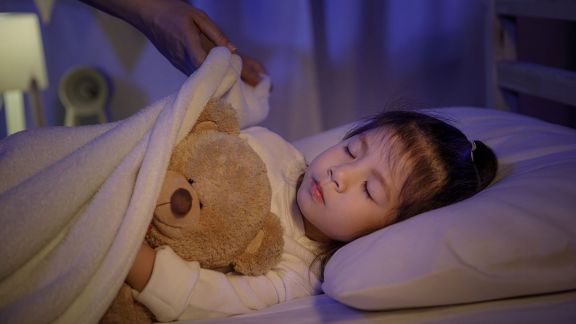 Anak Sering Tidur Diatas Jam 9 Malam? Hati-hati Moms Berisiko Hambat Pertumbuhan Anak