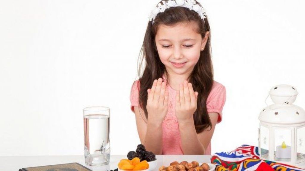 Moms, Mulai Ajari Si Kecil Tentang Puasa Ramadan dengan Tips dari Psikolog, Simak Baik-baik!