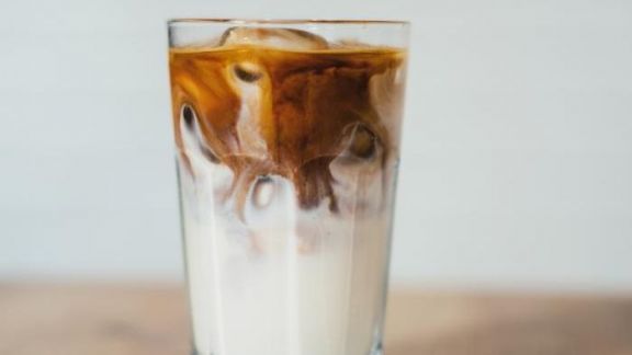 Cara Mudah Buat Es Kopi Latte di Rumah, Rasanya Persis di Coffeeshop