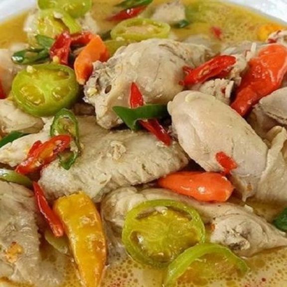 Resep Garang Asem Ayam, Cocok Jadi Menu Makan Siang yang Praktis