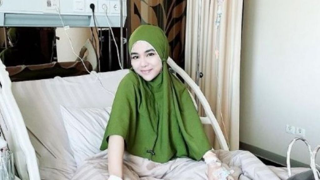 Medina Zein Kini Masuk Rumah Sakit Jiwa, Sosok Ini Ungkap Akar Kondisi Kejiwaan Istri Lukman Azhari yang Memburuk Kemungkinan Dipicu Oleh...