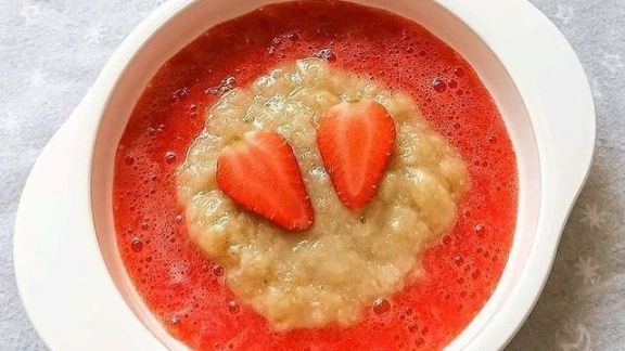 Mudah Banget! Catat Resep Puree Pisang Saus Strawberry Manis untuk Bayi 6 Bulan