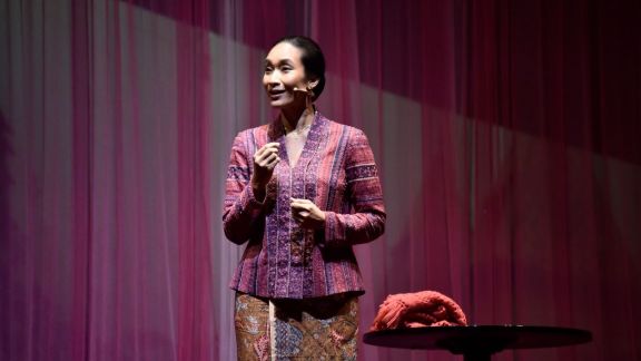 Berperan Jadi Inggit Garnasih, Happy Salma Sebut Teater Musikal Lebih Berat dan Menantang