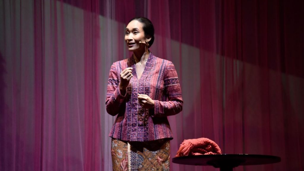 Berperan Jadi Inggit Garnasih, Happy Salma Sebut Teater Musikal Lebih Berat dan Menantang