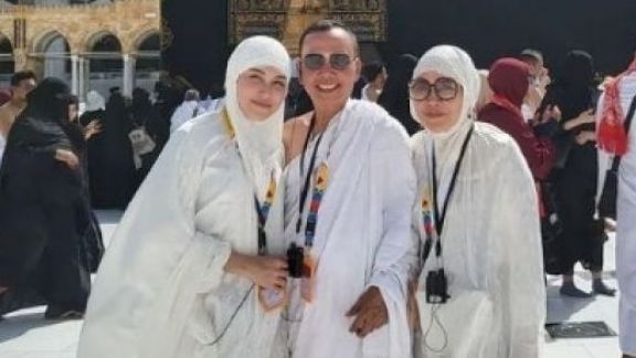 Tampil Tertutup dengan Balutan Hijab Saat Rayakan Ultah Ayah Rozak di Tanah Suci, Langsung Panen Pujian: Pangling Bikin Adem Dipandang