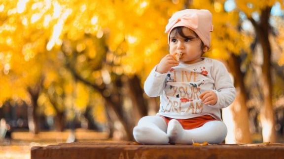 50 Nama Bayi Perempuan dari Bahasa Arab yang Maknanya Adem Banget!
