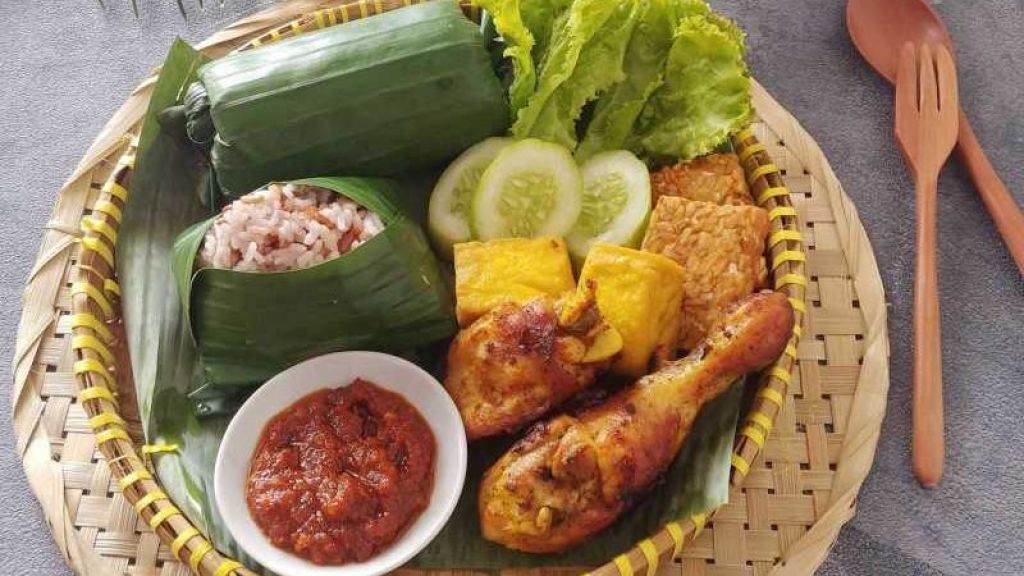 Resep Nasi Timbel Komplit yang Lezat, Cocok untuk Sajian Weekend Bareng Keluarga