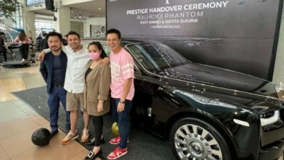 Senangkan Hati Istri, Raffi Ahmad Berikan Hadiah Mobil Mewah Klasik