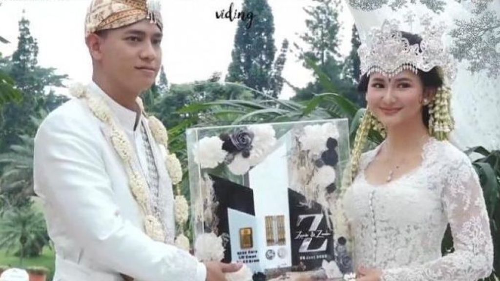 Adinda Azani Pamer Wajah Tanpa Make Up Sambil Gendong Anak, Netizen Sentil Gita Savitri: Mukanya Masih Imut Banget
