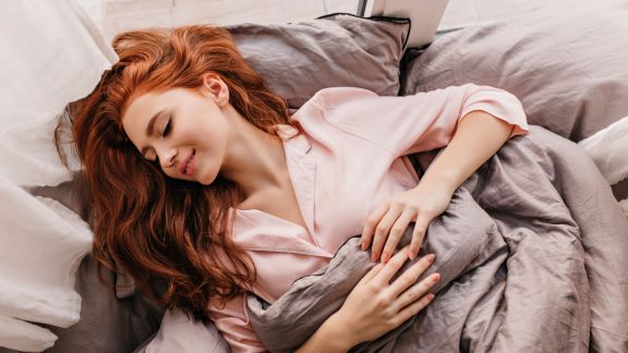 Dijamin Segar Pas Bangun, Ini 6 Tips yang Bisa Bikin Kamu Tidur Nyenyak! Sudah Pernah Coba yang Mana?