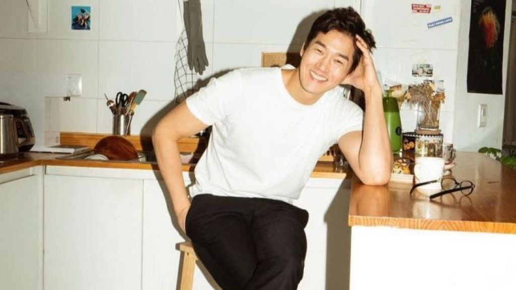 Bikin Salfok di 'Money Heist: Korea-JEA', Aktor Yoo Ji Tae Pemeran Professor Disebut Mirip Suami Maudy Ayunda, Intip 7 Potretnya