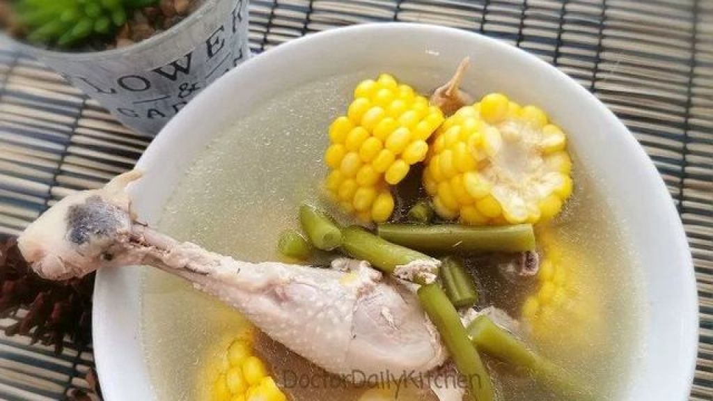 Resep Sup Bening Ayam Kampung Versi MPASI, Masak dengan Cara yang Tepat Agar Ayamnya Gak Alot Moms