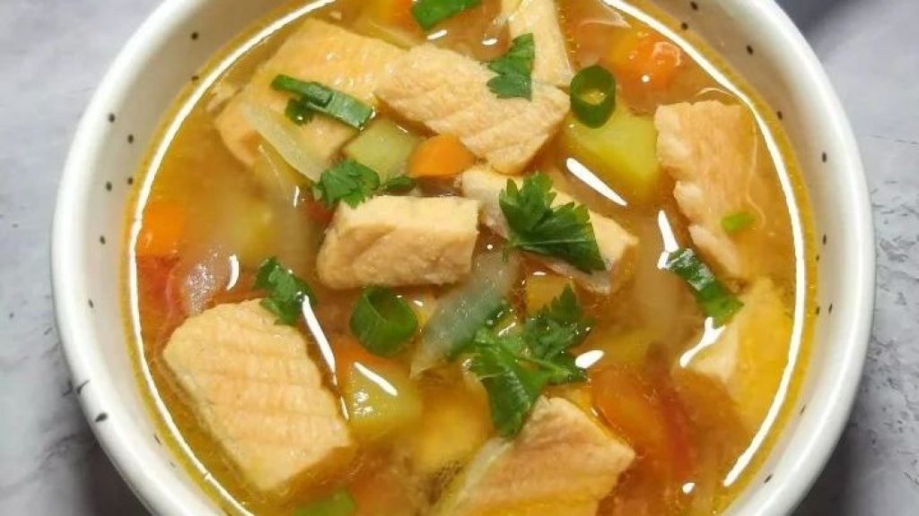 Cara Bikin Sup Salmon Brokoli, Kuahnya Segar, Tekstur Ikannya Empuk, Yummy Banget
