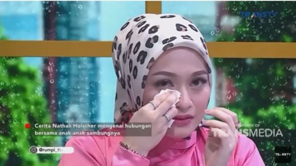 Cover Lagu Galau usai Berpisah dari Sule, Nathalie Holscher Justru Kena Sindiran Pedas Netizen: Udah Dapat Pembagian Kok Masih Galau?