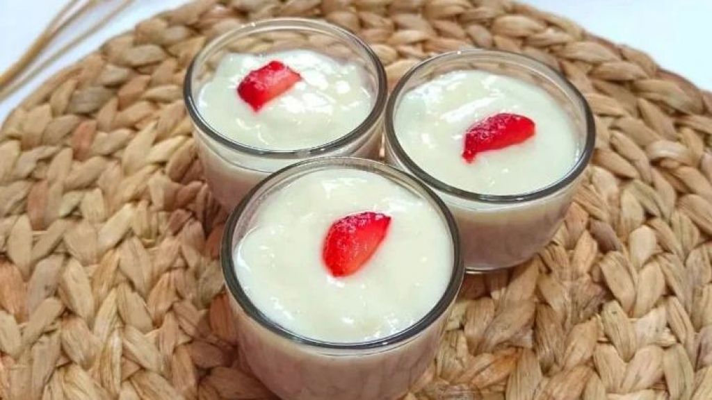 Cara Buat Strawberry Puding Vla, Cemilan Lembut yang Cocok untuk Bayi Ketika Tumgi