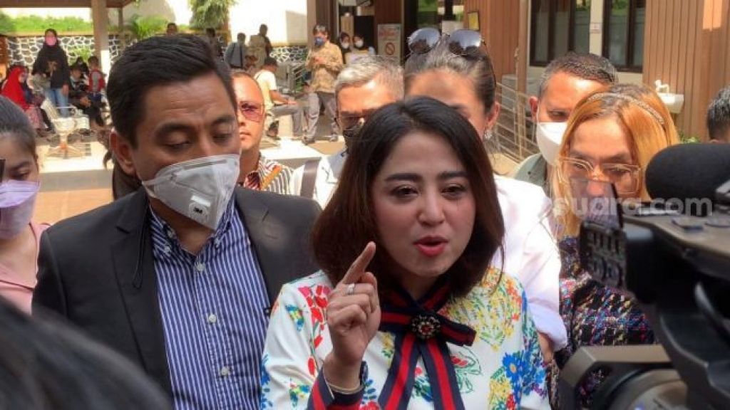 Dewi Perssik Akui Siap Laporkan Angga Wijaya ke Polisi Gegara Dugaan Kasus Penyelewengan Dana: Gak Bisa Hidup ya Di Jakarta?