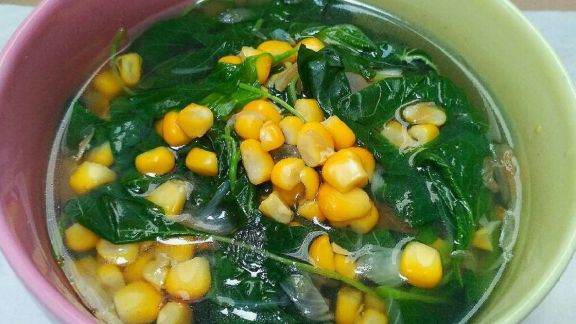Resep Soup Bayam Jagung, Praktis untuk Makan Anak