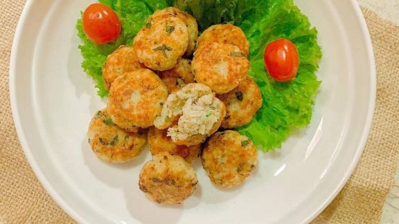 Cara Buat Bola Nasi Tuna, Bisa Jadi Menu Andalan Ketika Si Kecil Bosan Nasi